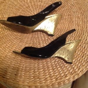 Black patent sandals with gold heels - Anne Klein